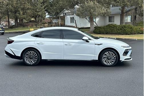 2024 Hyundai SONATA Hybrid SEL