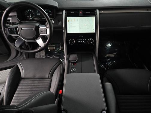 Eiger Grey Metallic 2026 Land Rover Discovery Gemini Edition