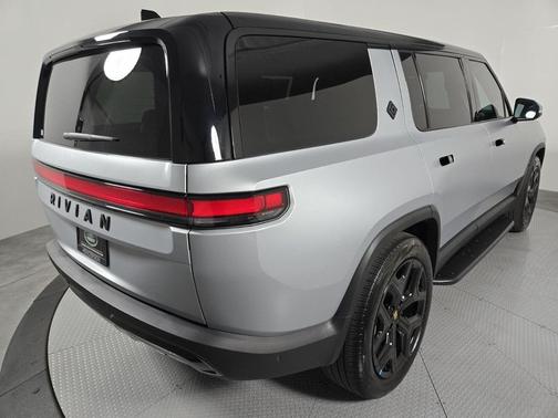 2023 Rivian R1S Adventure