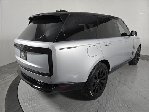 2025 Land Rover Range Rover P530 SE