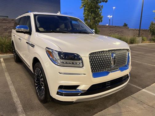 WHITE PLATINUM TRI-COAT MET 2019 Lincoln Navigator L Black Label
