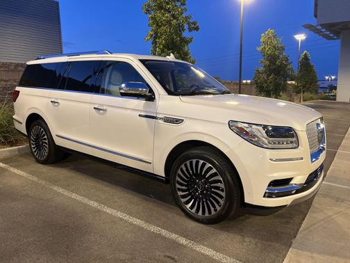 WHITE PLATINUM TRI-COAT MET 2019 Lincoln Navigator L Black Label