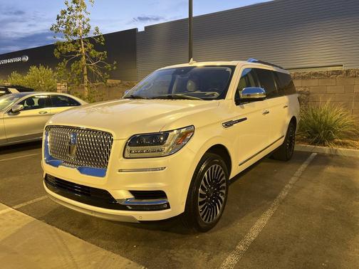WHITE PLATINUM TRI-COAT MET 2019 Lincoln Navigator L Black Label