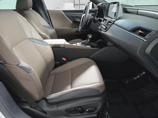 2024 Lexus ES 300h Base