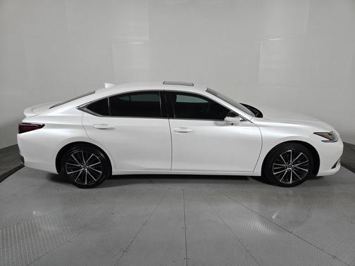 2024 Lexus ES 300h Base