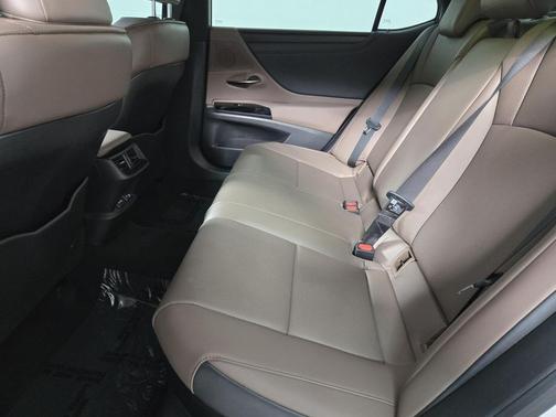 2024 Lexus ES 300h Base