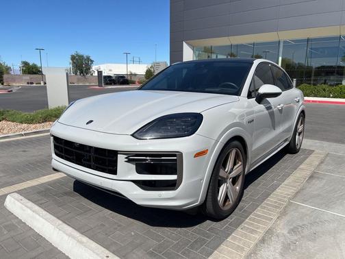 Chalk 2026 Porsche Cayenne Turbo