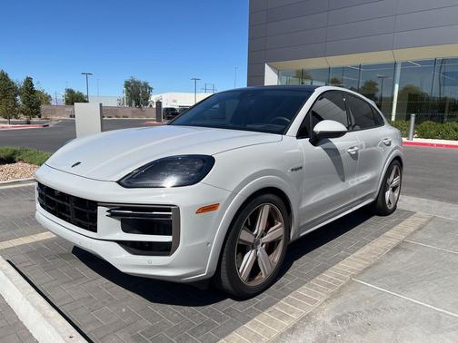 Chalk 2026 Porsche Cayenne Turbo