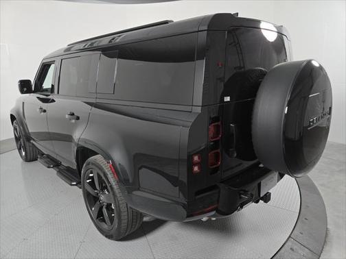 2025 Land Rover Defender 130 P400 X-Dynamic SE