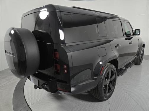 2025 Land Rover Defender 130 P400 X-Dynamic SE