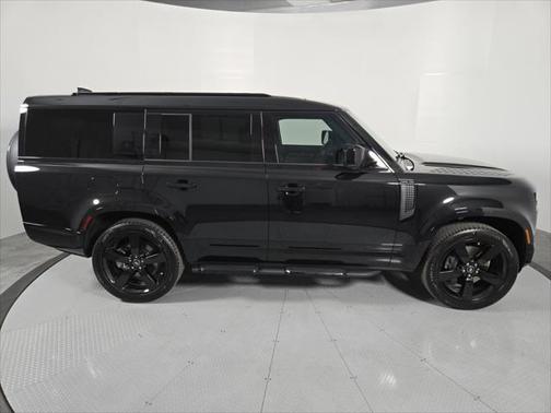2025 Land Rover Defender 130 P400 X-Dynamic SE