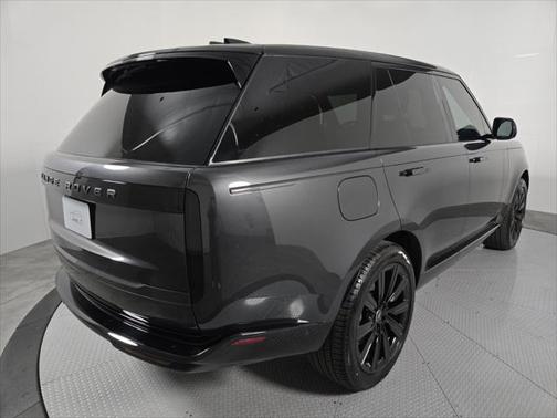 2025 Land Rover Range Rover P530 SE