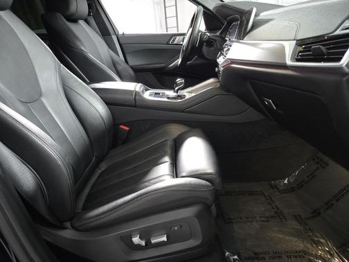 2022 BMW X6 xDrive40i