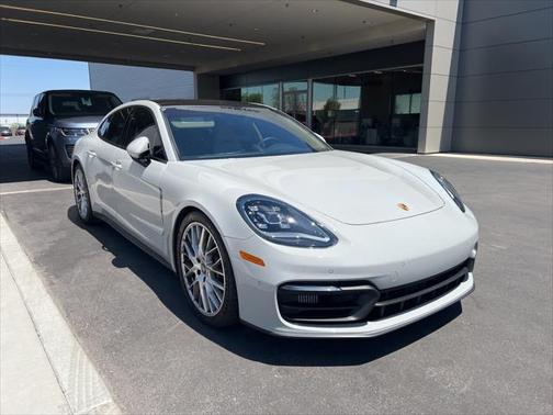 2022 Porsche Panamera 4