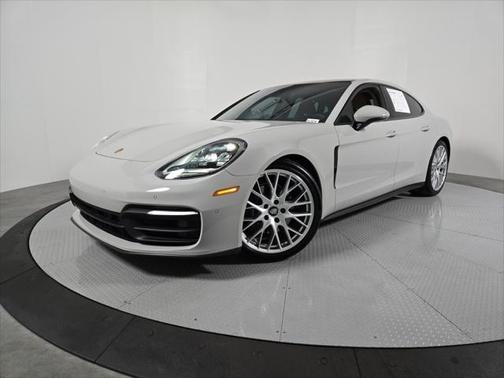 2022 Porsche Panamera 4