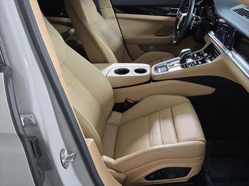 2022 Porsche Panamera 4
