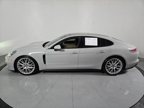 2022 Porsche Panamera 4