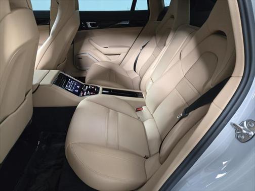 2022 Porsche Panamera 4