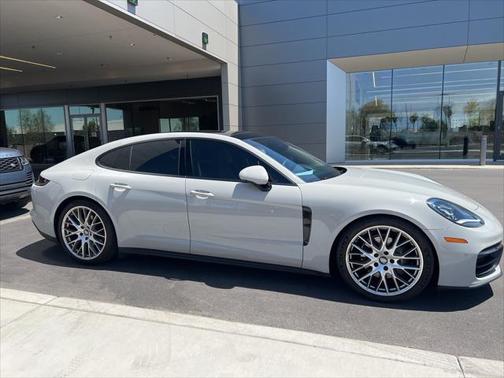 2022 Porsche Panamera 4