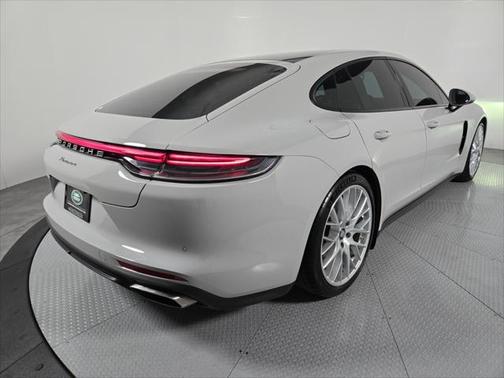 2022 Porsche Panamera 4