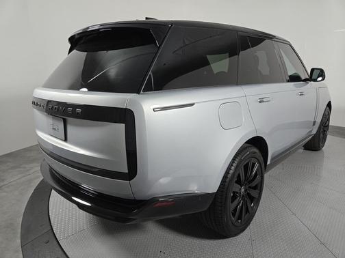 2025 Land Rover Range Rover P400 SE