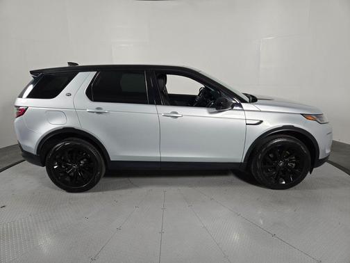 Hakuba Silver Metallic 2023 Land Rover Discovery Sport SE