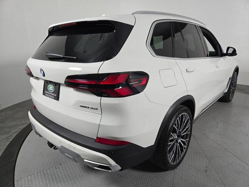 Alpine White 2025 BMW X5 xDrive40i
