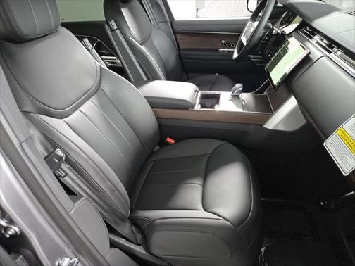 2025 Land Rover Range Rover P530 SE 7 Seat
