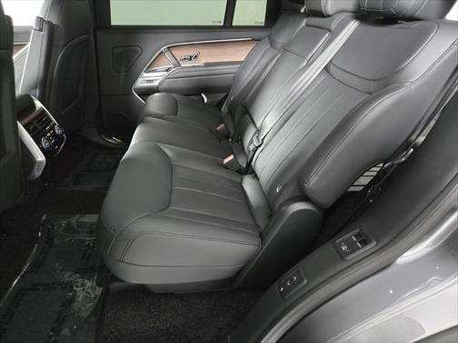 2025 Land Rover Range Rover P530 SE 7 Seat