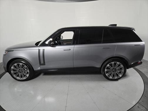 2025 Land Rover Range Rover P530 SE 7 Seat