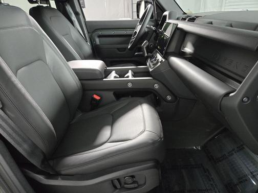 2026 Land Rover Defender X-Dynamic SE