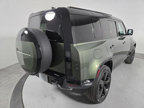 2026 Land Rover Defender X-Dynamic SE