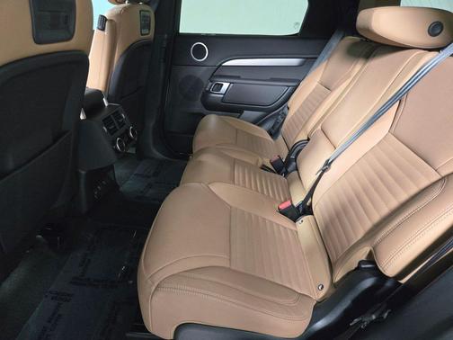 Fuji White 2025 Land Rover Discovery P360 Dynamic SE
