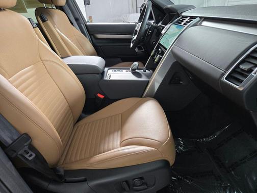Fuji White 2025 Land Rover Discovery P360 Dynamic SE