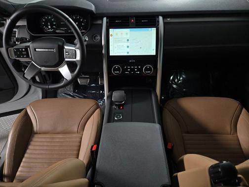 Fuji White 2025 Land Rover Discovery P360 Dynamic SE