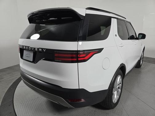 2025 Land Rover Discovery P300 S