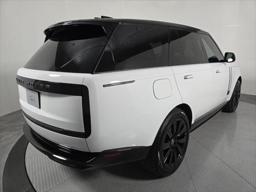 2025 Land Rover Range Rover P550e Autobiography