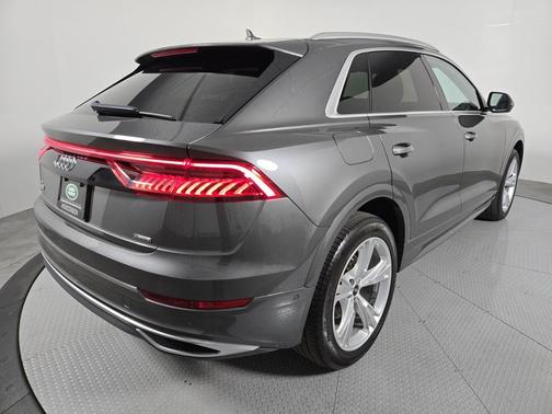 2022 Audi Q8 55 Premium Plus