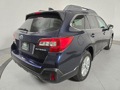 Dark Blue Pearl 2018 Subaru Outback 2.5i Premium