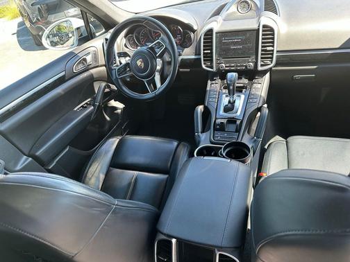 White 2017 Porsche Cayenne Platinum Edition