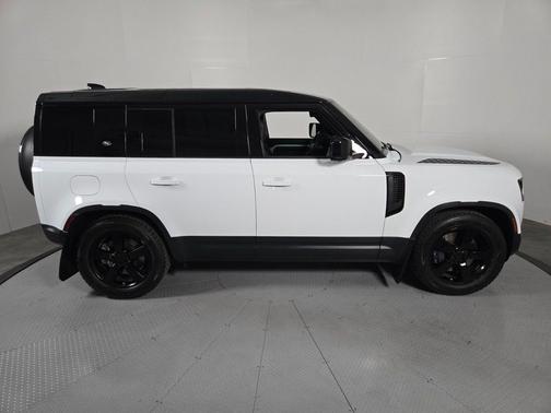 Fuji White 2024 Land Rover Defender 110 P500 SE
