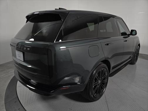 2025 Land Rover Range Rover P530 SE