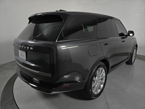 2025 Land Rover Range Rover P400 SE
