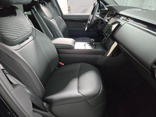 Narvik Black 2026 Land Rover Range Rover P615 SV Black