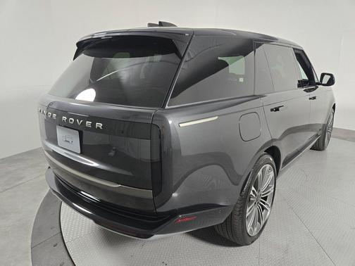 Carpathian Grey Premium Metallic 2026 Land Rover Range Rover P530 SE 7 Seat