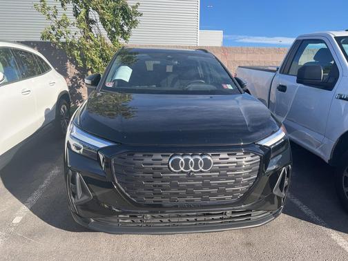 2022 Audi e-tron Premium Plus