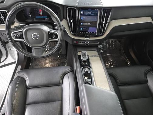 2022 Volvo XC60 Recharge Plug-In Hybrid T8 Inscription