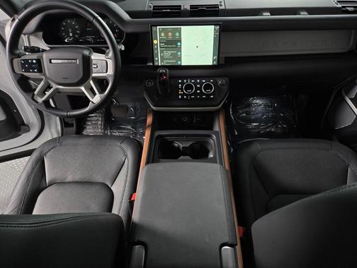 Fuji White 2024 Land Rover Defender 130 P400 S