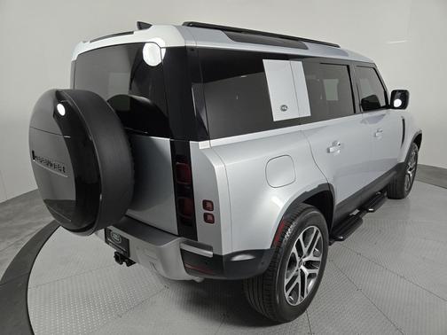2024 Land Rover Defender 110 P300