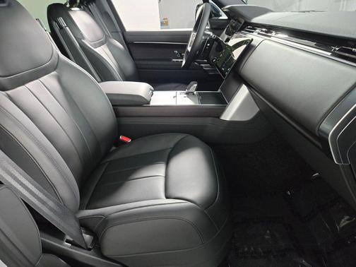 Fuji White 2026 Land Rover Range Rover P400 SE 7 Seat